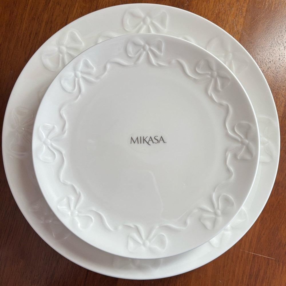 Mikasa Bow Plate Set